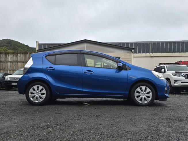 2013 Toyota Aqua S MODEL PUSH BUTTON START R/CAMERA image 284021