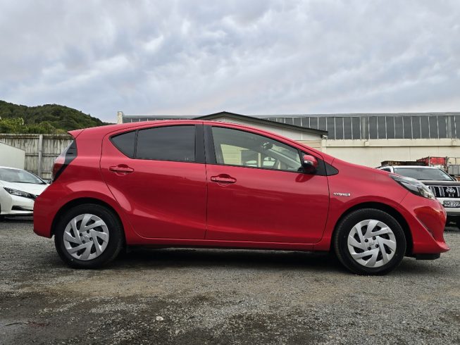 2017 Toyota Aqua G Model/ Push Start/ Cruise Control/ Reverse Camera image 286271