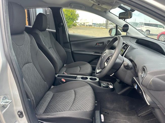 2017 Toyota Prius E Model/ Steering Wheel Controls/ Push Start image 277105