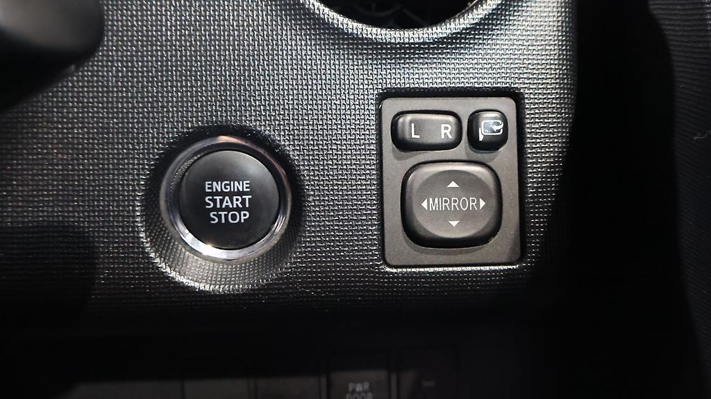 Toyota Spade F Model/ Reverse Camera/ Passenger Electric Slide Door image 310682