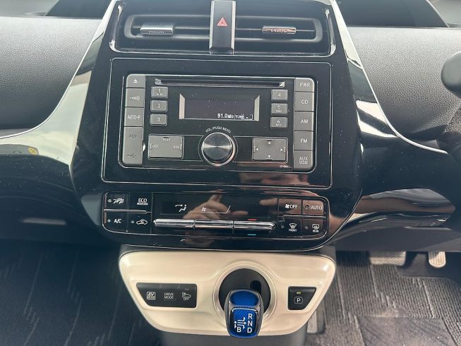 2017 Toyota Prius E Model/ Steering Wheel Controls/ Push Start image 277112