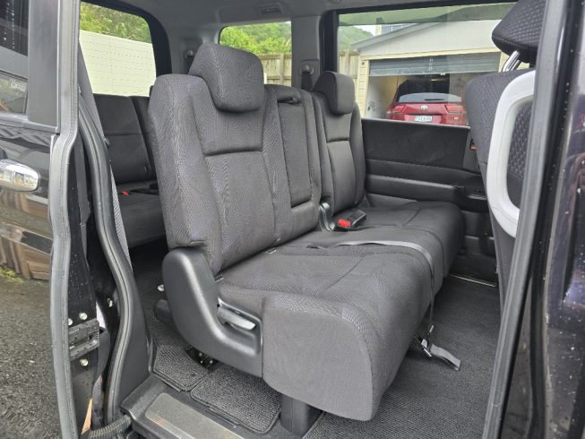 2012 Honda Step Wagon Z HDD Navi Edition image 285850