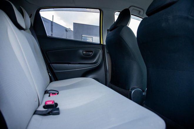 2014 Toyota Vitz U Spec, I stop image 284637