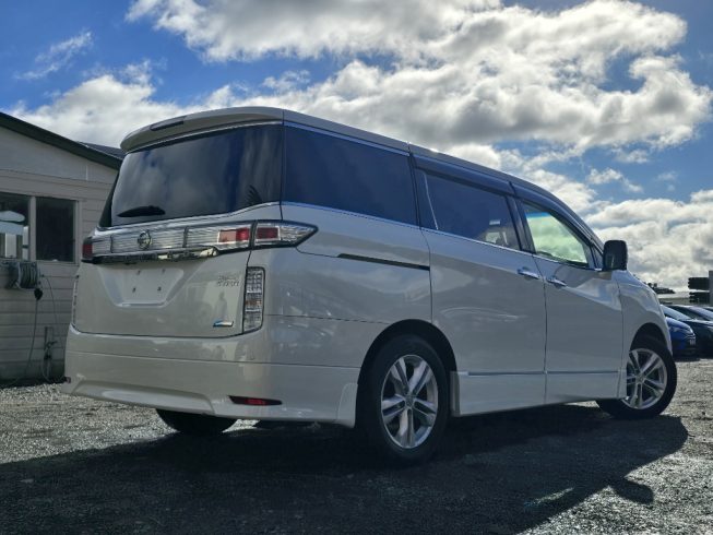 2012 Nissan Elgrand Highway Star Urban Chrome image 284559