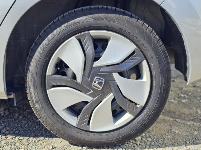 2014 Honda Fit Hybrid F-Package image 298098