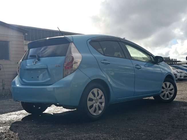 2014 Toyota Aqua Push Start/ Reverse Camera/ Heated Seats image 286942