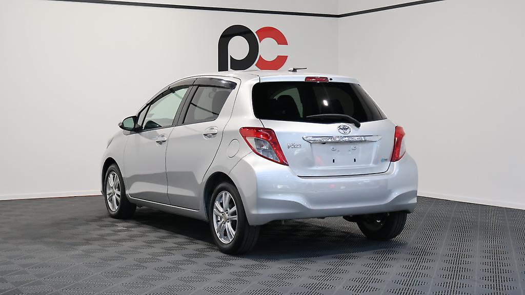 Toyota Vitz Alloy Wheels, Heated Seats image 311966