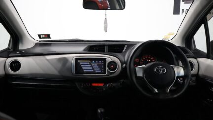 Toyota Vitz Alloy Wheels, Heated Seats image 311974