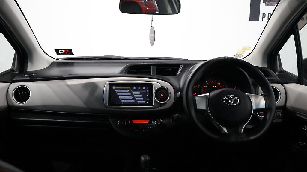 Toyota Vitz Alloy Wheels, Heated Seats image 311974