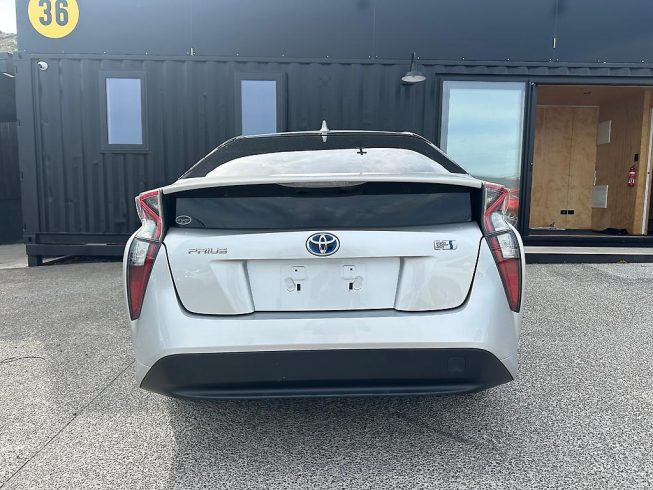 2017 Toyota Prius E Model/ Steering Wheel Controls/ Push Start image 277103