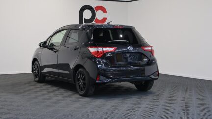 Toyota Vitz Hybrid – Alloy Wheels image 313233