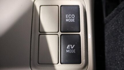 Toyota Aqua G Model/ Push Start/ Reverse Camera/ Alloy Wheels/ Hybrid image 313303