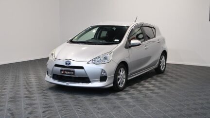 Toyota Aqua G Model/ Push Start/ Reverse Camera/ Alloy Wheels/ Hybrid image 313289