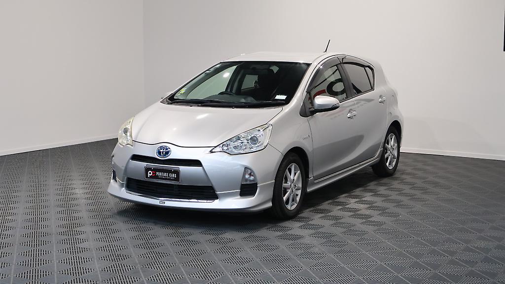 Toyota Aqua G Model/ Push Start/ Reverse Camera/ Alloy Wheels/ Hybrid image 313289