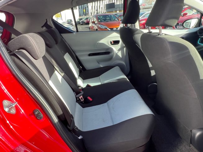 2012 Toyota Aqua S Model/ Low Kms / Push Button Start image 286919