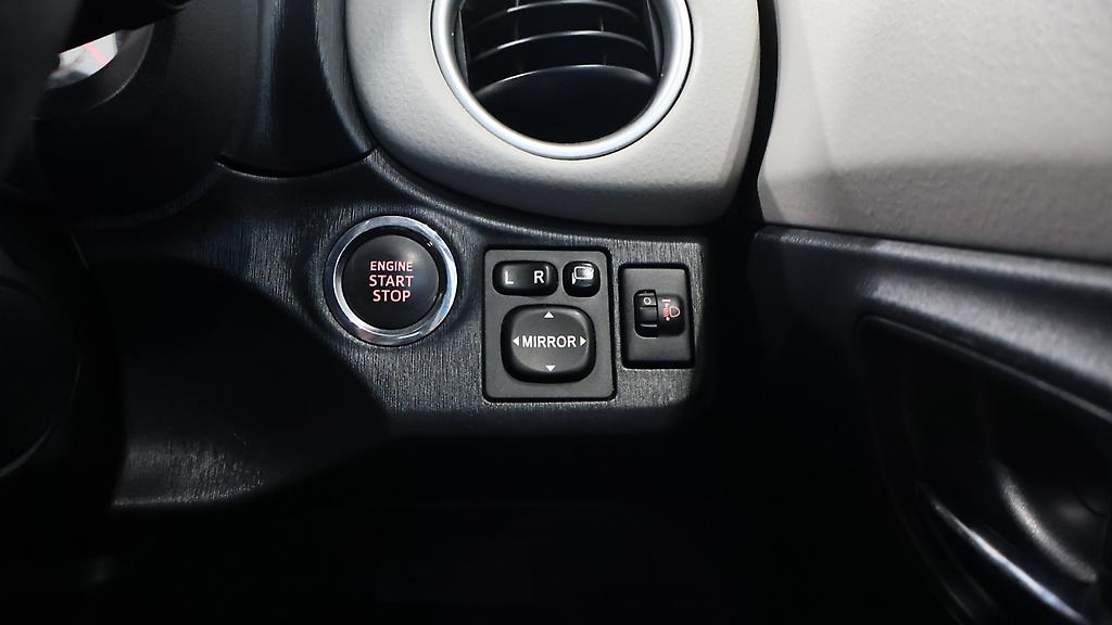 Toyota Vitz Alloy Wheels, Heated Seats image 311977