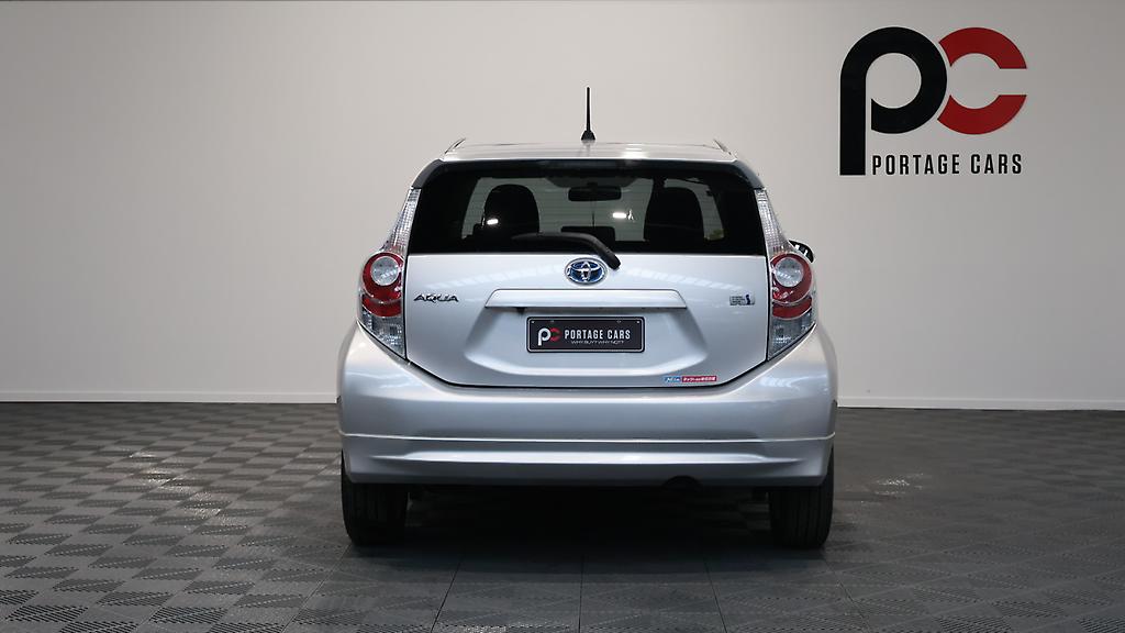 Toyota Aqua G Model/ Push Start/ Reverse Camera/ Alloy Wheels/ Hybrid image 313292