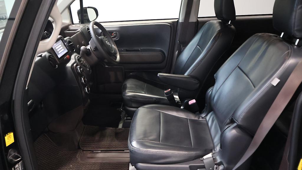 Toyota Spade F Model/ Reverse Camera/ Passenger Electric Slide Door image 310672