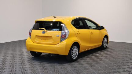 Toyota Aqua G Model, Push Start, Reverse Camera image 315386