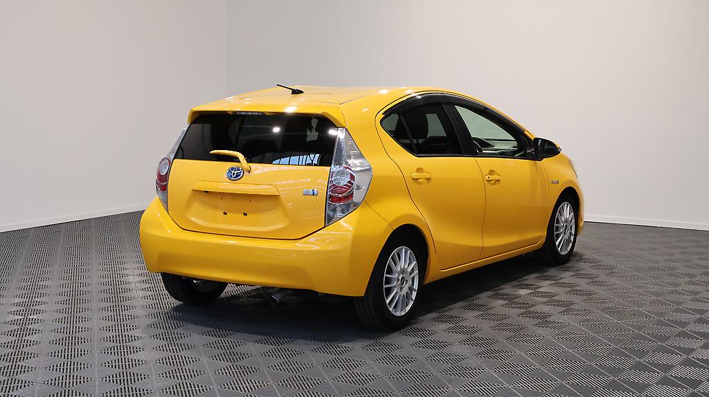 Toyota Aqua G Model, Push Start, Reverse Camera image 315386