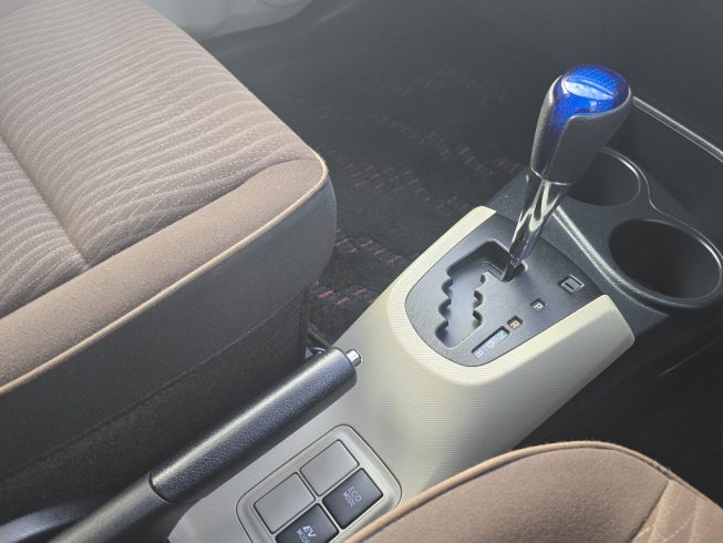 2012 Toyota Aqua G Model/ Push Start/ Reverse Camera/ Steering Wheel Controls image 285752