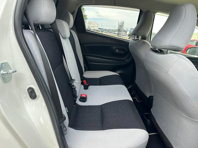 2015 Toyota Vitz 1.3F Smart Style/ Push Start/ Nice Interior image 285148