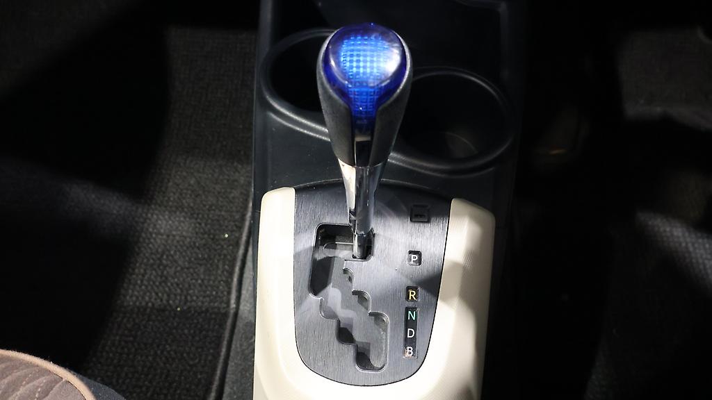 Toyota Aqua G Model/ Push Start/ Reverse Camera/ Alloy Wheels/ Hybrid image 313304