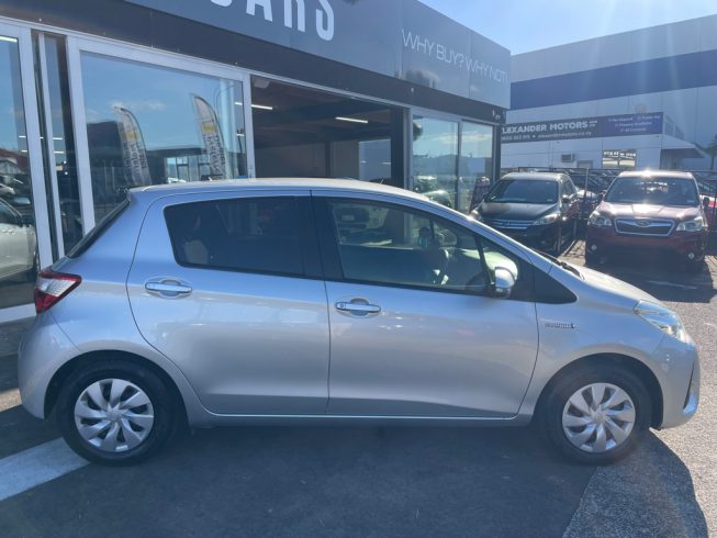 2017 Toyota Vitz Hybrid F image 285172