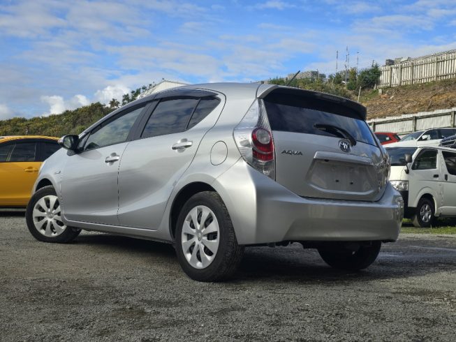 2012 Toyota Aqua G Model/ Push Start/ Reverse Camera/ Steering Wheel Controls image 285755