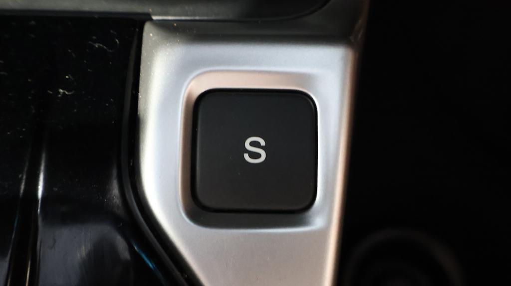 Honda Fit Hybrid L-Package image 317983