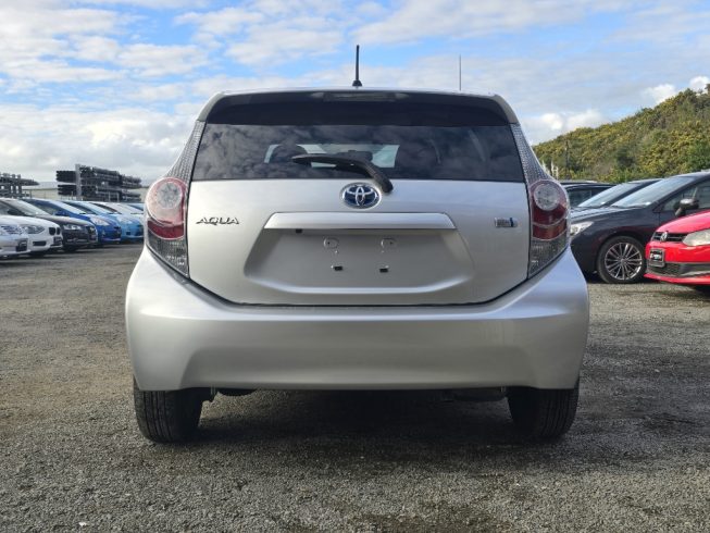 2012 Toyota Aqua G Model/ Push Start/ Reverse Camera/ Steering Wheel Controls image 285756