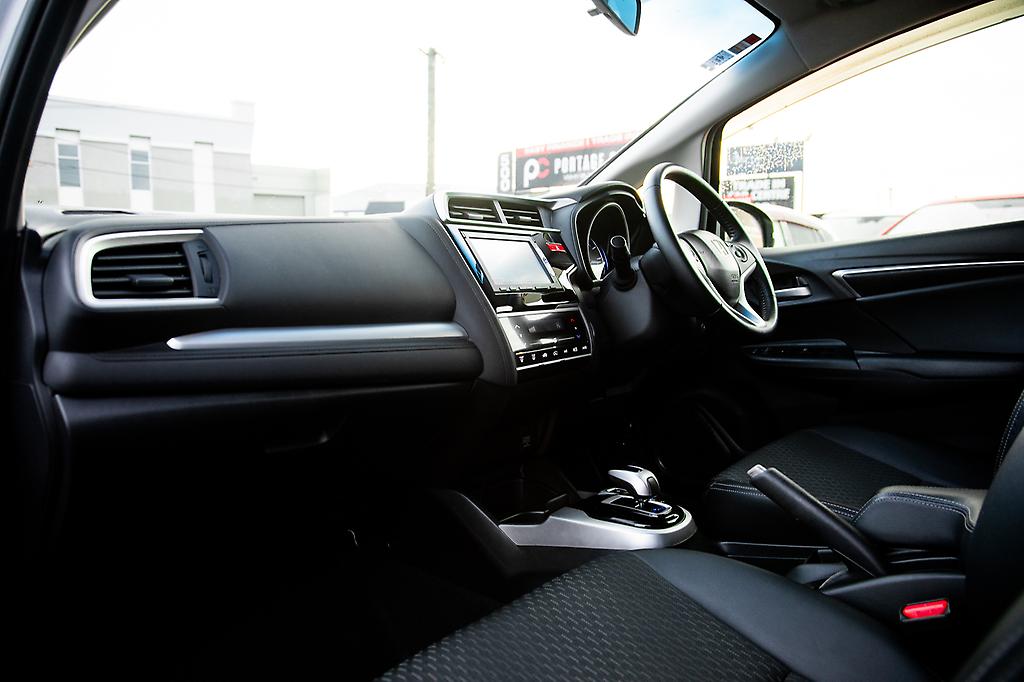 Honda Fit Hybrid L package image 289249