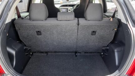 Toyota Vitz F model, Push start image 316696