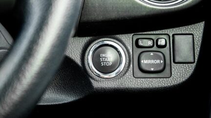 Toyota Vitz Jewela S spec Apple car play image 314981