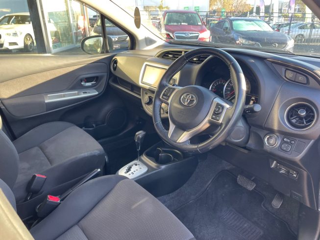 2015 Toyota Vitz U Model/ Push Start/ Toyota Safety Sense image 289031