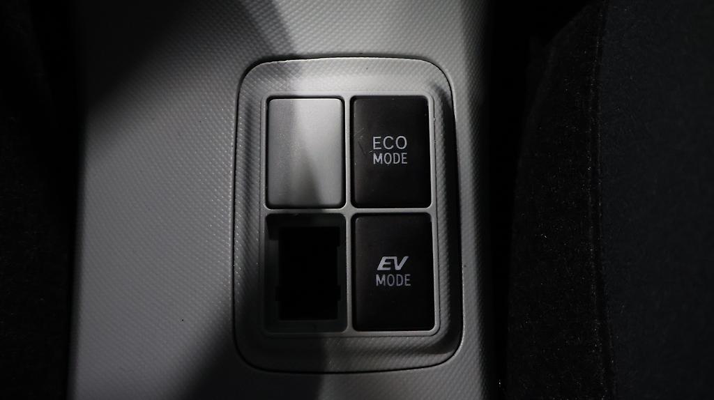 Toyota Aqua S Model, Push Start, Low KMS image 312501