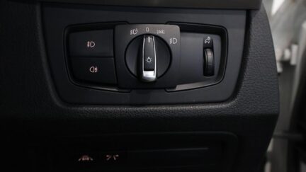 Bmw 320i Low KMs Sedan image 308779