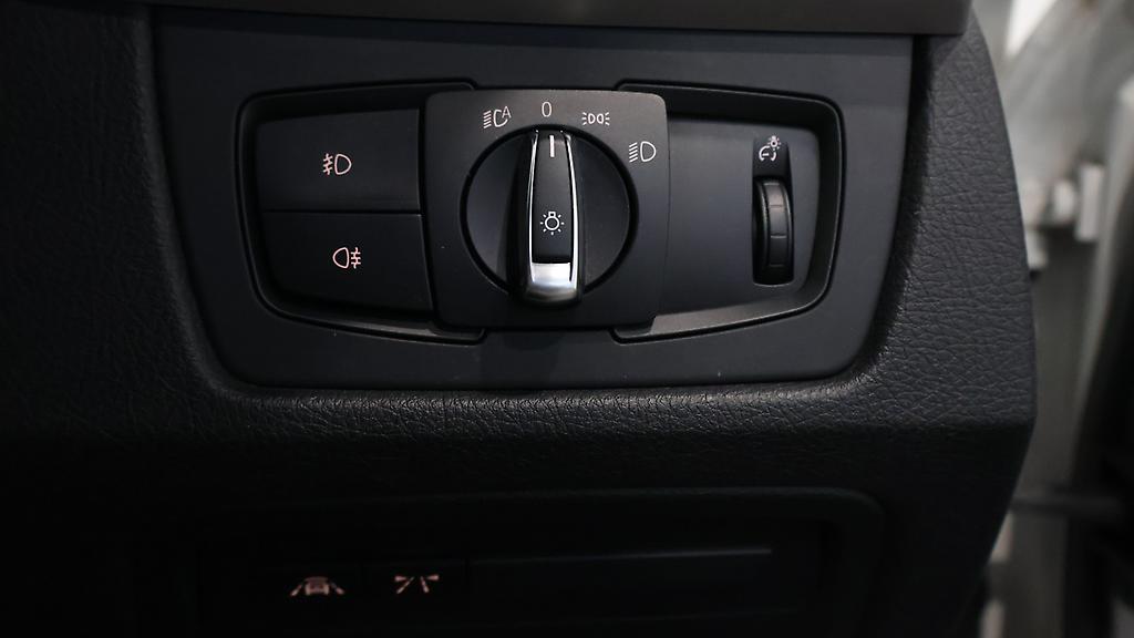 Bmw 320i Low KMs Sedan image 308779