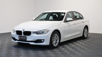 Bmw 320i Low KMs Sedan image 308764