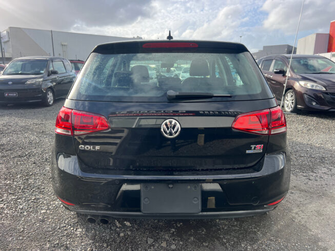 2013 Volkswagen Golf TSI Highline Bluemotion- Factory Alloy Wheels – Low KMS – 1.4L image 290385