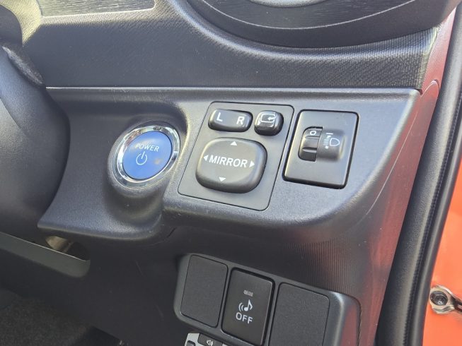 2012 Toyota Aqua S Model/ Push Start/ 2 Keys image 288187