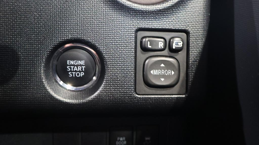 Toyota Spade F Model, Push Start, Power Sliding Door image 311639