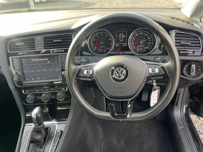 2013 Volkswagen Golf TSI Highline Bluemotion- Factory Alloy Wheels – Low KMS – 1.4L image 290395