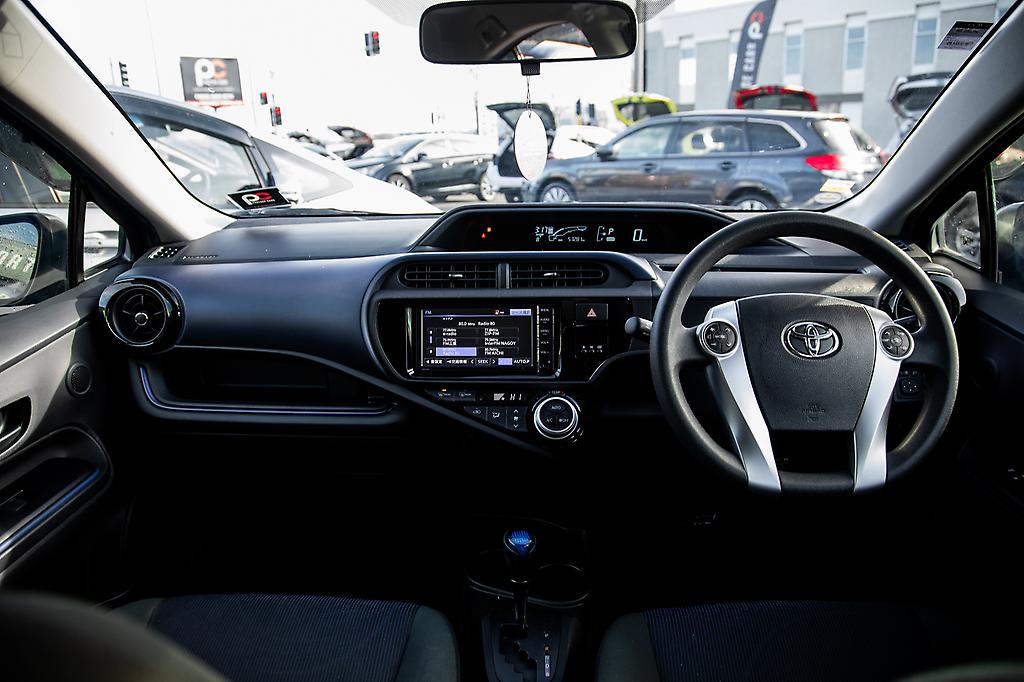 Toyota Aqua Hybrid S Model, Push Start, reverse Camera image 290242