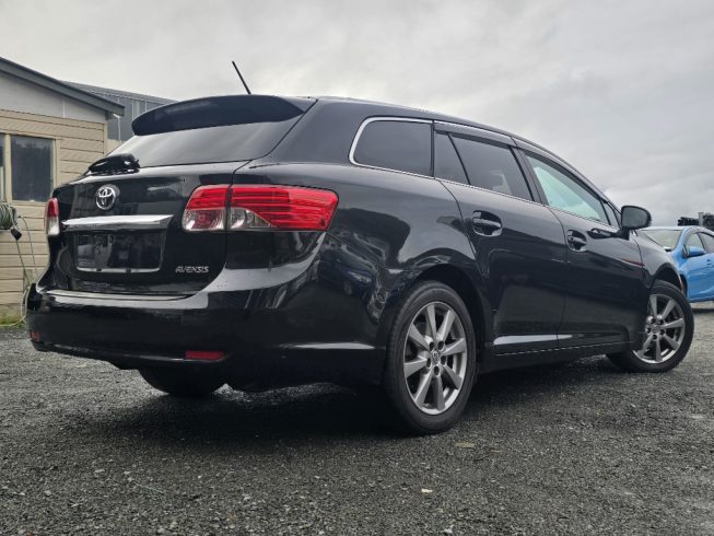 2012 Toyota Avensis Wagon Li image 288112