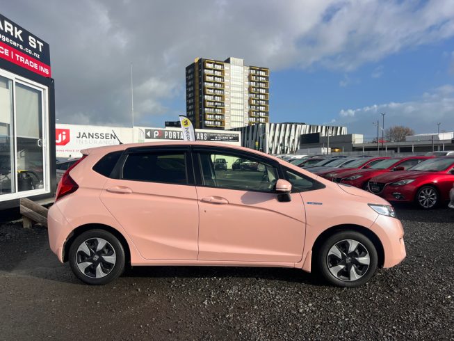 2016 Honda Fit Hybrid F-Package Comfort Edition/ Stand out in this rare colour image 288077
