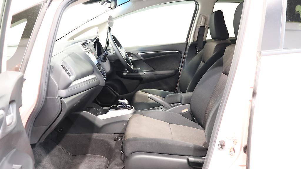 Honda Fit Hybrid F-Package Comfort Edition image 305380