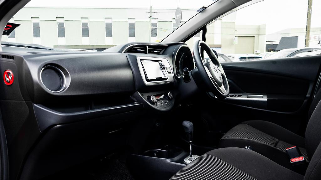 Toyota Vitz Jewela S spec Apple car play image 314987