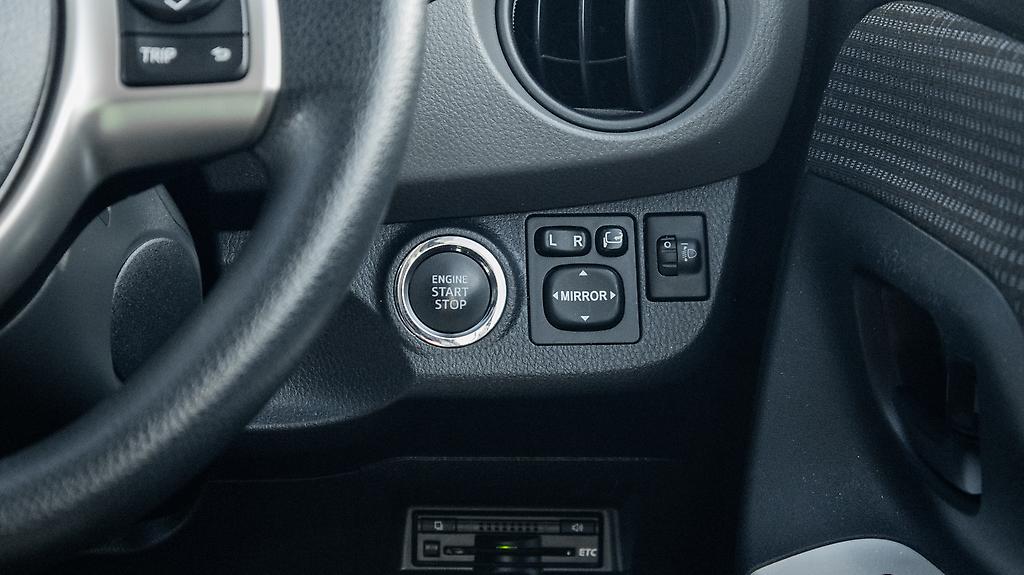 Toyota Vitz F model, Push start image 316690