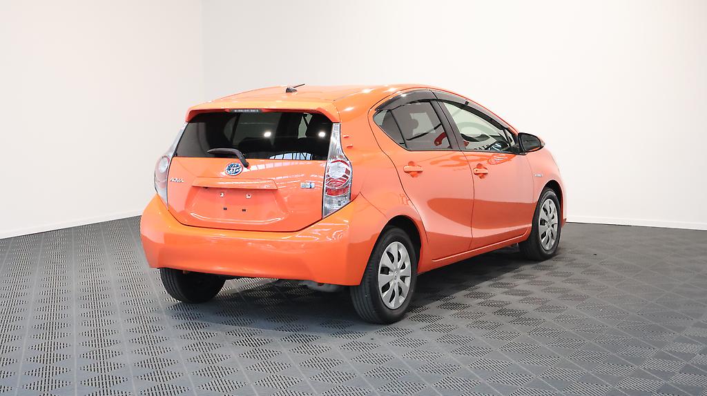 Toyota Aqua S Model/ Push Start/ 2 Keys image 318055